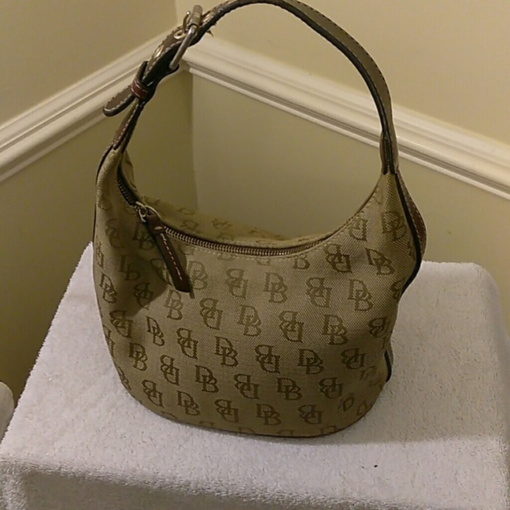 Dooney and bourke small hand bag